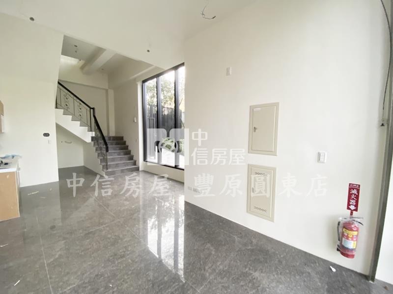18米路4年新樓店II房屋室內格局與周邊環境