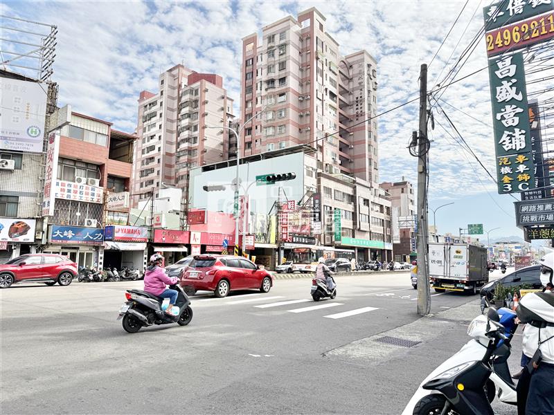 中興商圈吃市透店C房屋室內格局與周邊環境