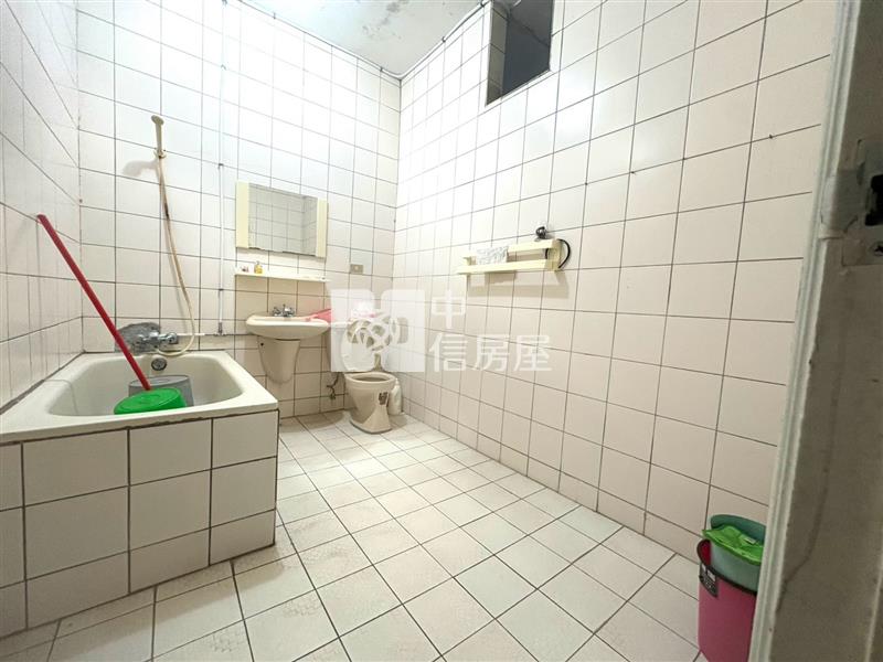 山林松境透天自有挑高車庫 II房屋室內格局與周邊環境
