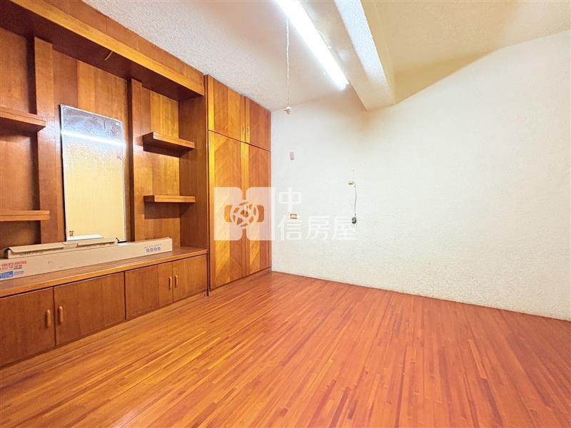南興大坪數透天房屋室內格局與周邊環境