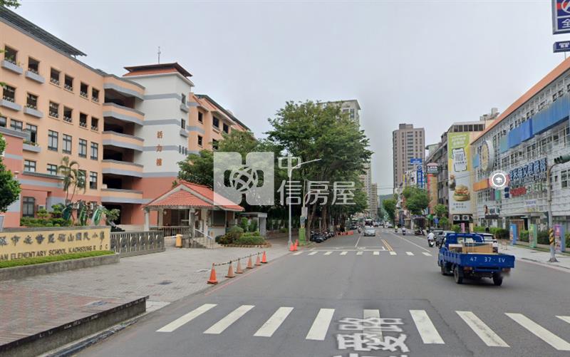 自由路熱鬧角窗金店面房屋室內格局與周邊環境