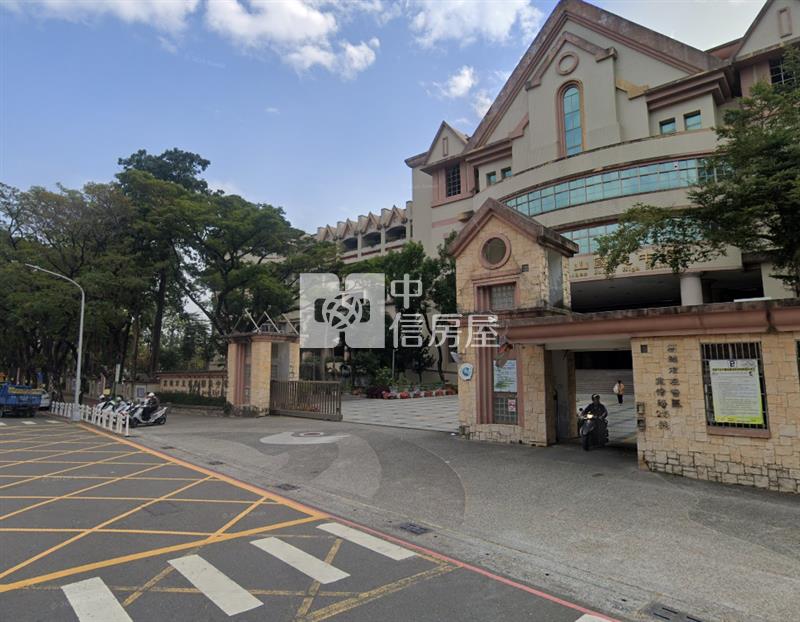 自由路熱鬧角窗金店面房屋室內格局與周邊環境