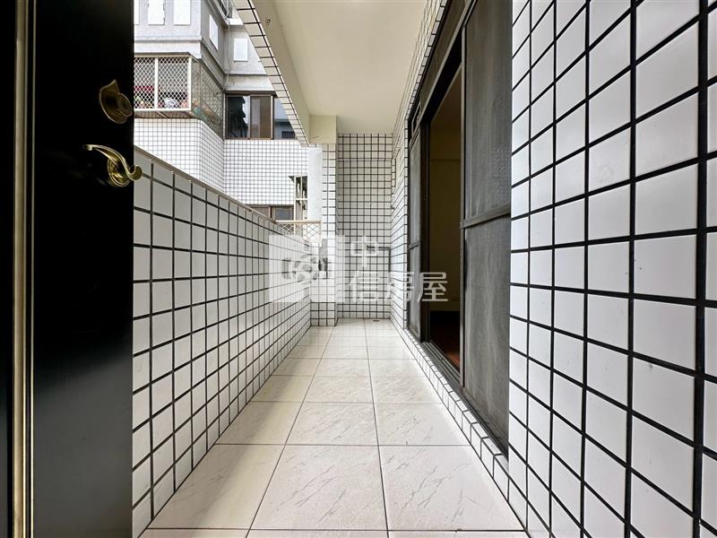 凡爾賽皇宮電梯三房房屋室內格局與周邊環境