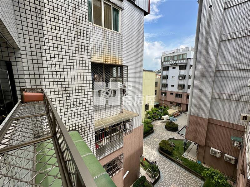 凡爾賽皇宮電梯三房房屋室內格局與周邊環境