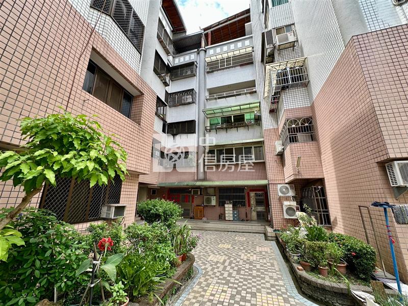 凡爾賽皇宮電梯三房房屋室內格局與周邊環境
