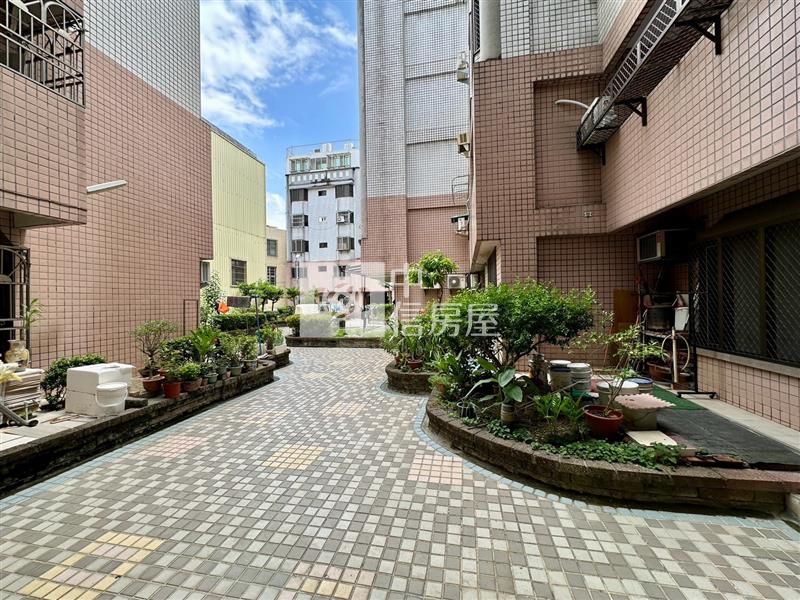 凡爾賽皇宮電梯三房房屋室內格局與周邊環境