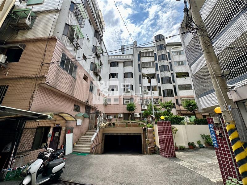 凡爾賽皇宮電梯三房房屋室內格局與周邊環境