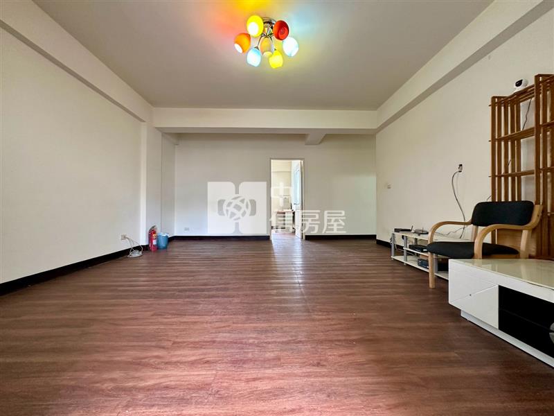 凡爾賽皇宮電梯三房房屋室內格局與周邊環境