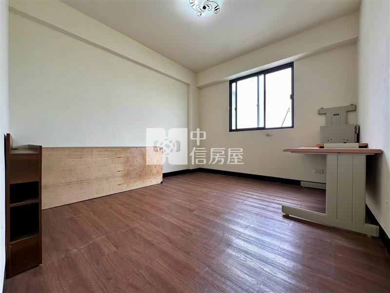 凡爾賽皇宮電梯三房房屋室內格局與周邊環境
