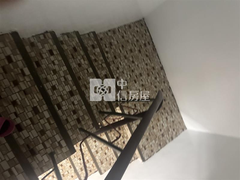 近均頭車庫孝親房透天房屋室內格局與周邊環境