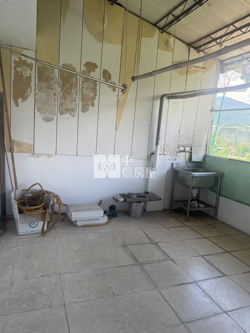 近均頭車庫孝親房透天房屋室內格局與周邊環境