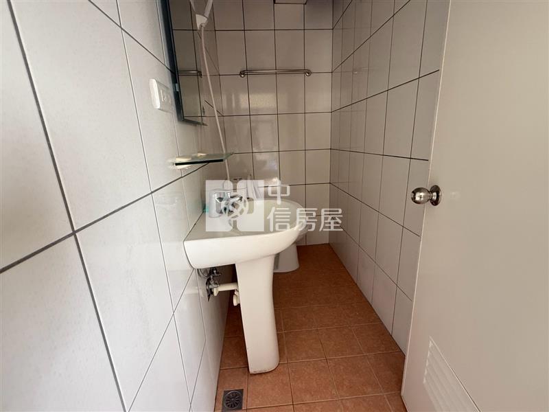 德安路正路邊五套房房屋室內格局與周邊環境