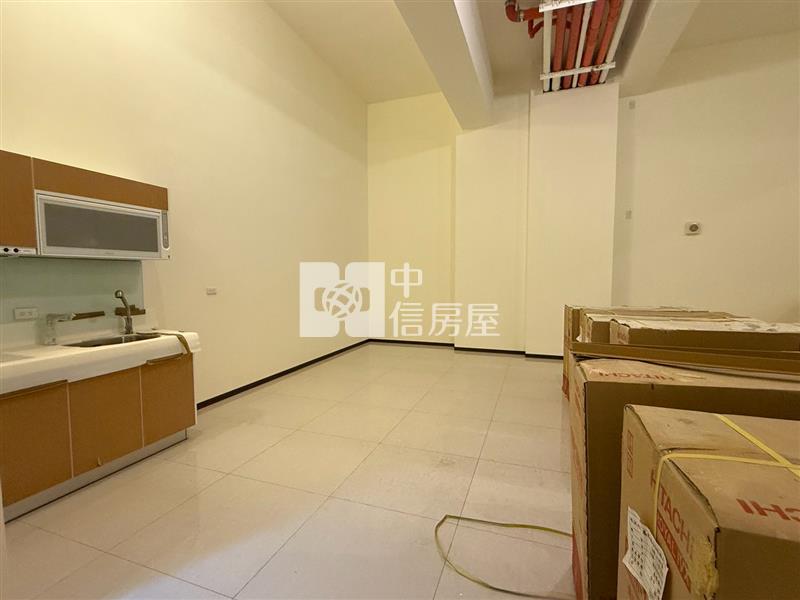 新橫濱全新收租店面房屋室內格局與周邊環境