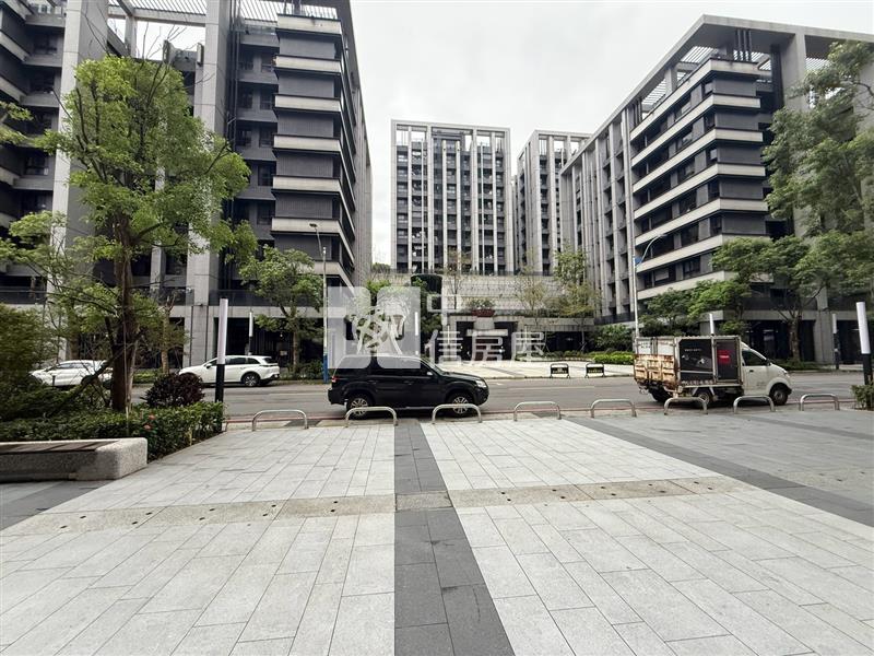 新橫濱全新收租店面房屋室內格局與周邊環境
