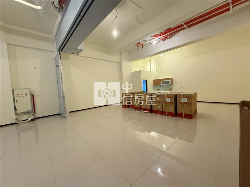 新橫濱全新收租店面房屋室內格局與周邊環境