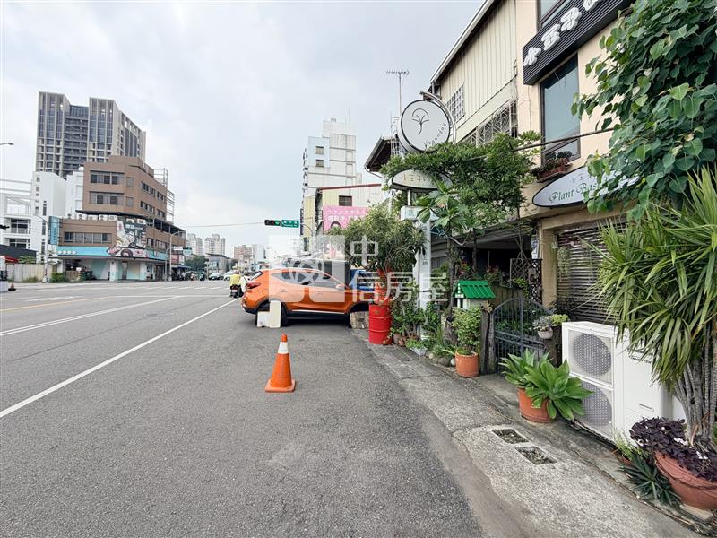 水湳經貿中平路大地坪透店房屋室內格局與周邊環境