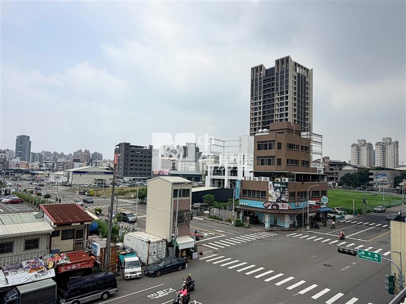 水湳經貿中平路大地坪透店房屋室內格局與周邊環境