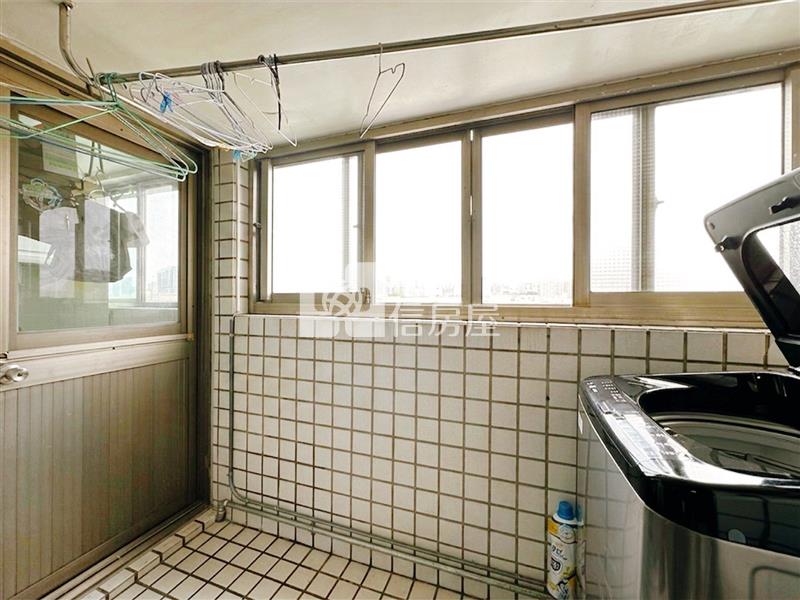 南屯國小新宿大四房採光雙車位房屋室內格局與周邊環境