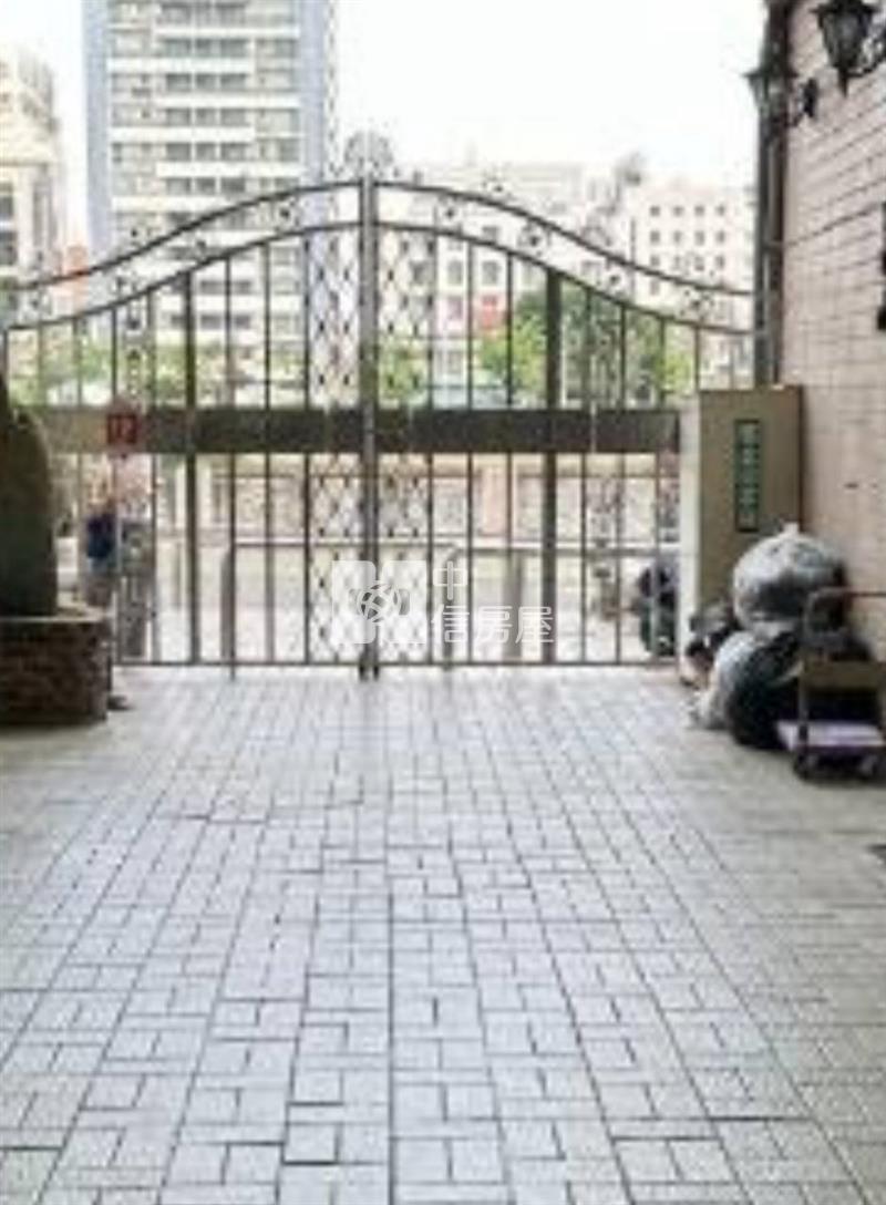 府前特區精緻套房房屋室內格局與周邊環境