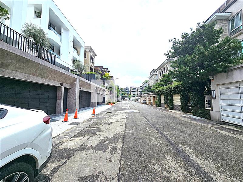 正11期大面寬12米臨路電梯別墅房屋室內格局與周邊環境