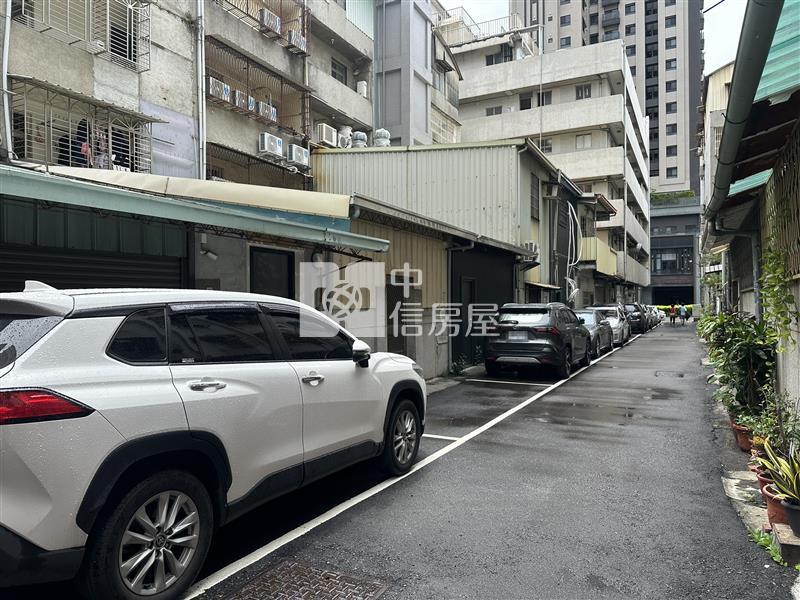 文華高中邊間三房捷運宅房屋室內格局與周邊環境