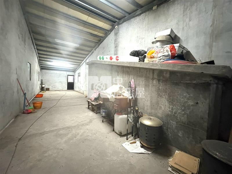 七堵泰安路透天騎樓可停車1-2樓房屋室內格局與周邊環境