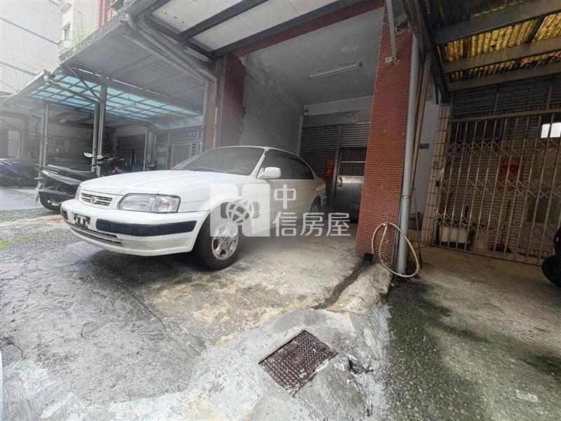 七堵泰安路透天騎樓可停車1-2樓房屋室內格局與周邊環境