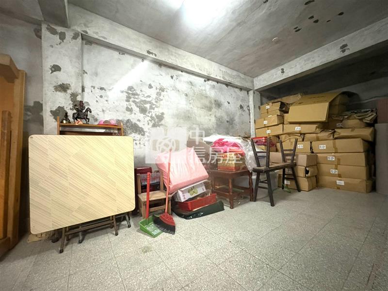 七堵泰安路透天騎樓可停車1-2樓房屋室內格局與周邊環境