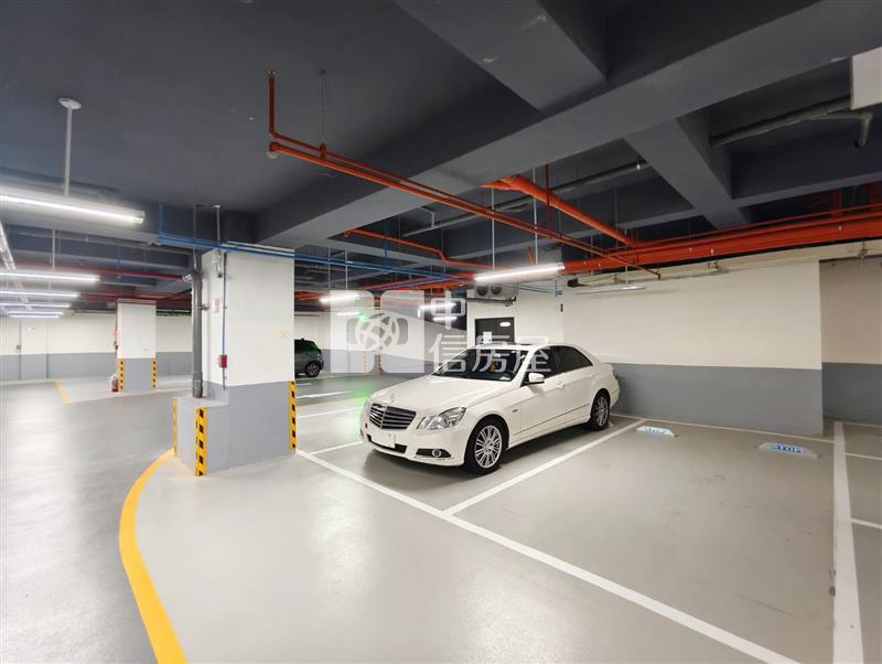 龍岡全新1F挑高2房車(露台戶)房屋室內格局與周邊環境