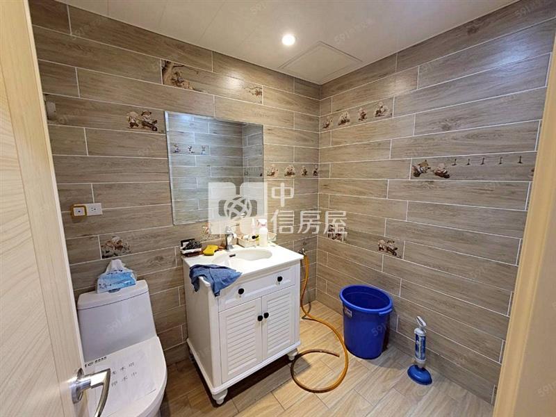 桃園藝文商圈傳家三角窗黃金店面王房屋室內格局與周邊環境