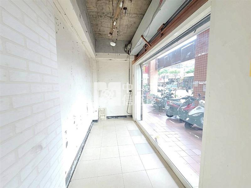 桃園藝文商圈傳家三角窗黃金店面王房屋室內格局與周邊環境