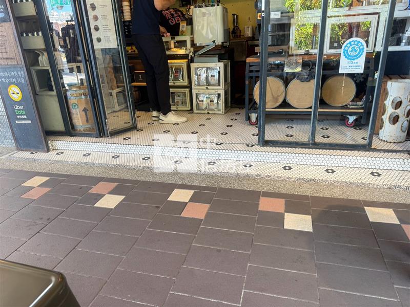 孝一路三角窗店面房屋室內格局與周邊環境