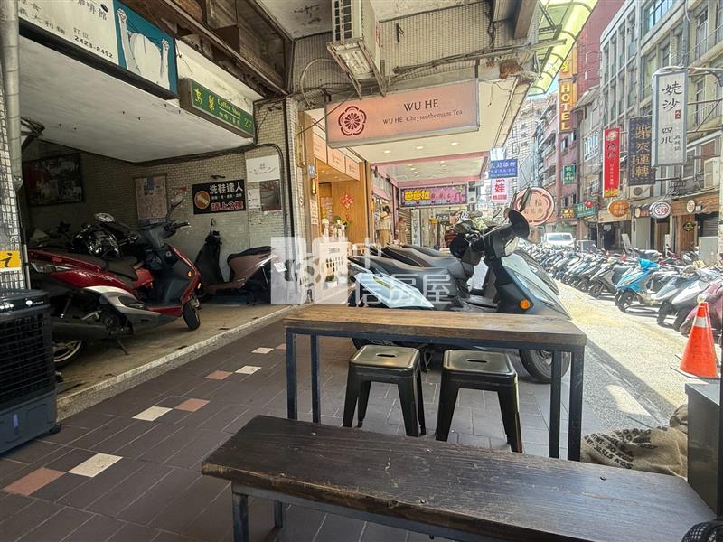 孝一路三角窗店面房屋室內格局與周邊環境