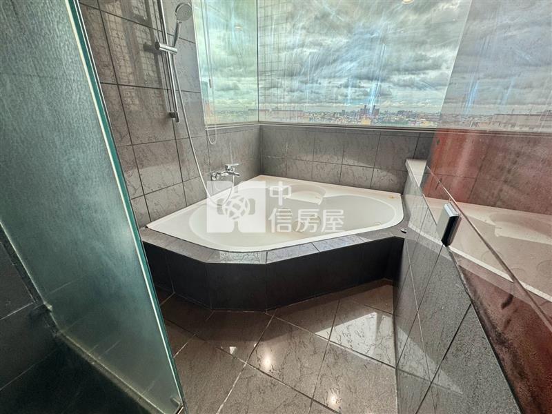 博愛路超大美三房房屋室內格局與周邊環境