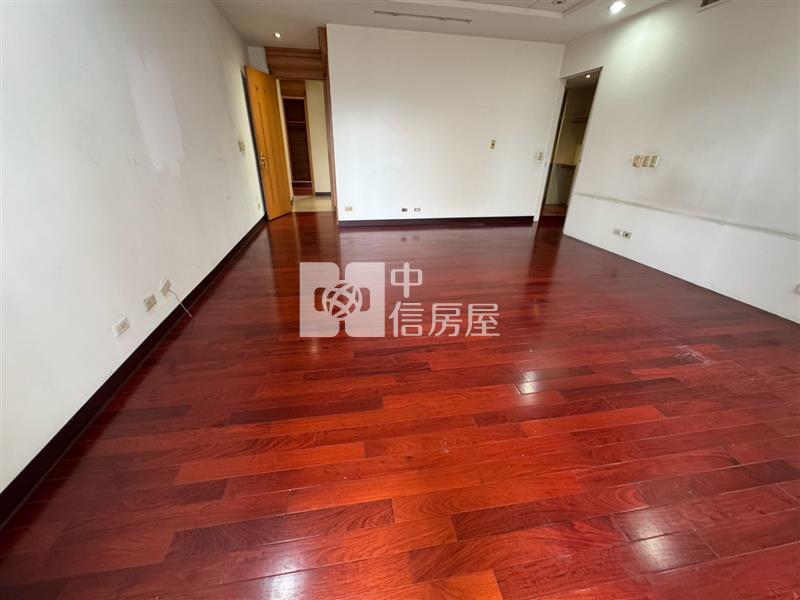 博愛路超大美三房房屋室內格局與周邊環境