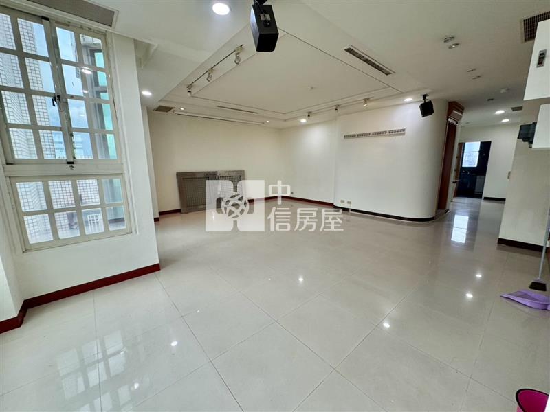 博愛路超大美三房房屋室內格局與周邊環境