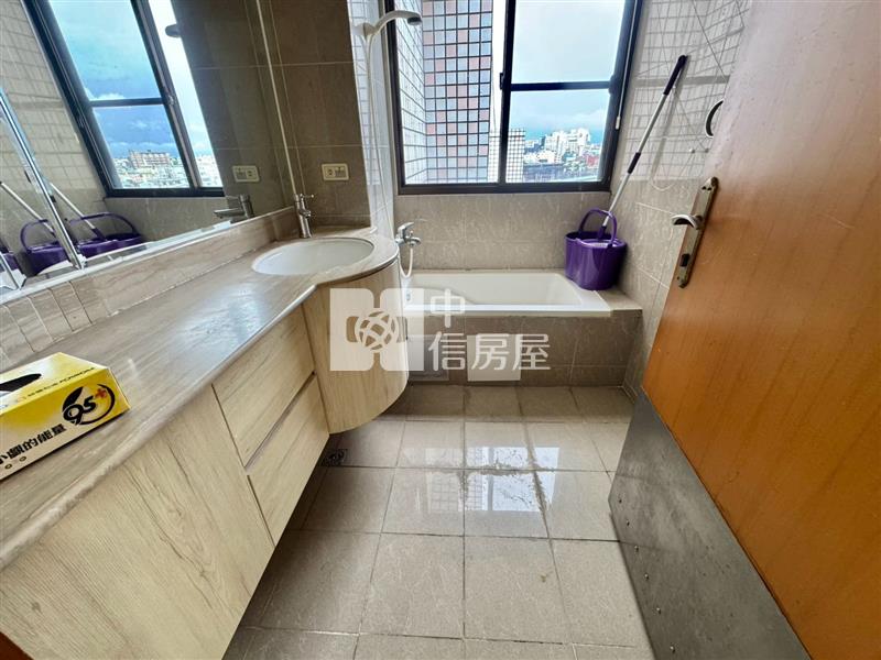 博愛路超大美三房房屋室內格局與周邊環境