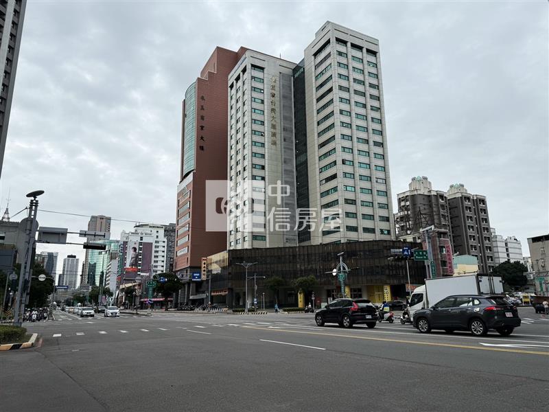 大通大美台灣大道壹樓95坪店霸房屋室內格局與周邊環境