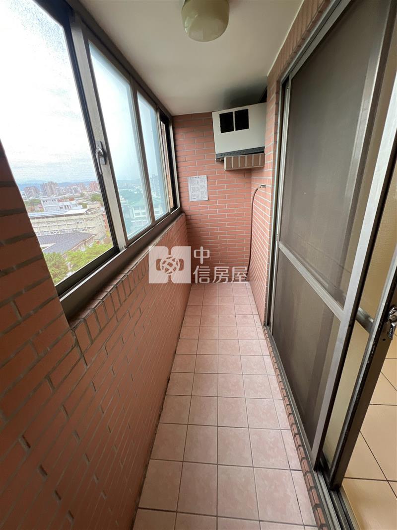 火車站第三市場低公設大三房房屋室內格局與周邊環境