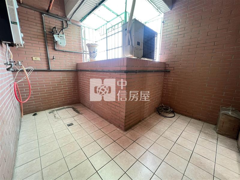 火車站第三市場低公設大三房房屋室內格局與周邊環境