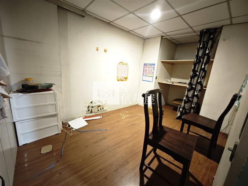 正文心南路大面寬金店面房屋室內格局與周邊環境
