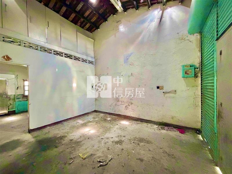 市區大路邊三角窗建地房屋室內格局與周邊環境