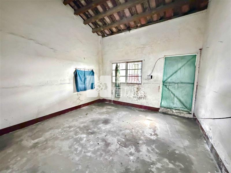 市區大路邊三角窗建地房屋室內格局與周邊環境