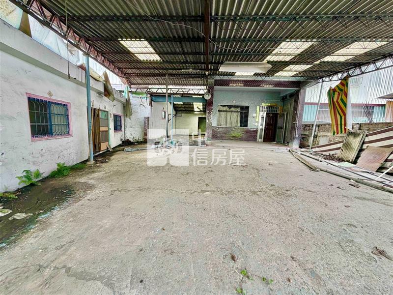 市區大路邊三角窗建地房屋室內格局與周邊環境