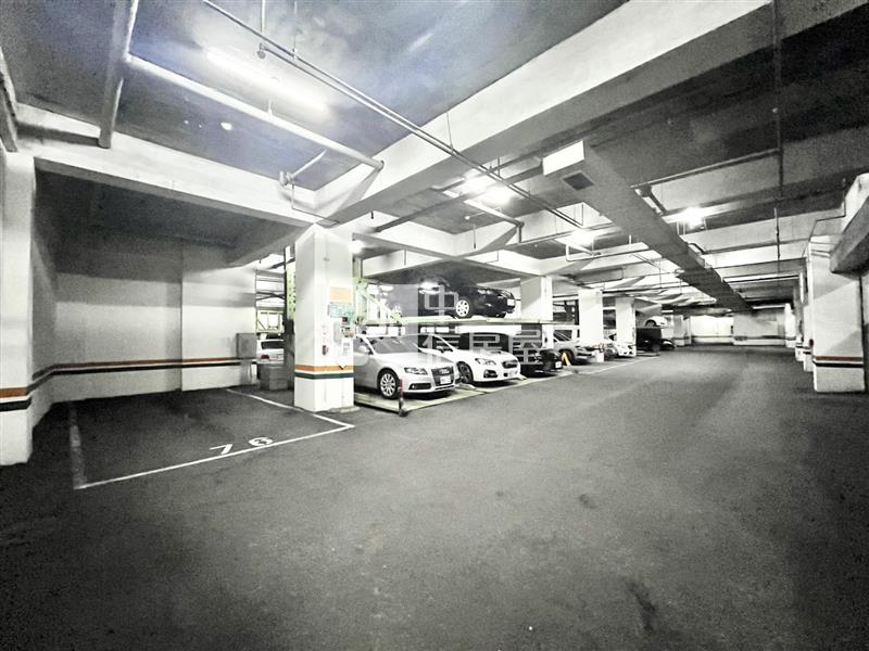 國際莊園大三房平車房屋室內格局與周邊環境