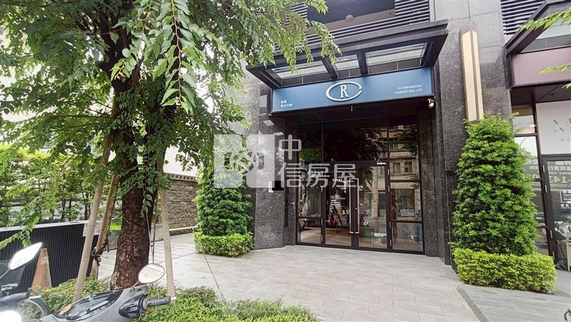 樂福-新光特區-順天璞玥-賺錢金店面房屋室內格局與周邊環境