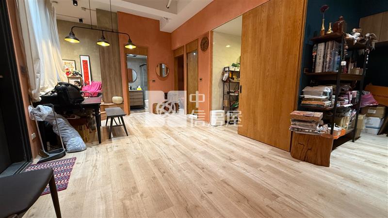 過嶺-名馳雋朗2期1樓店住房屋室內格局與周邊環境