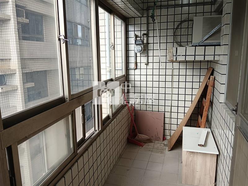 【奔馳】近台茂.市場.電通市四房房屋室內格局與周邊環境