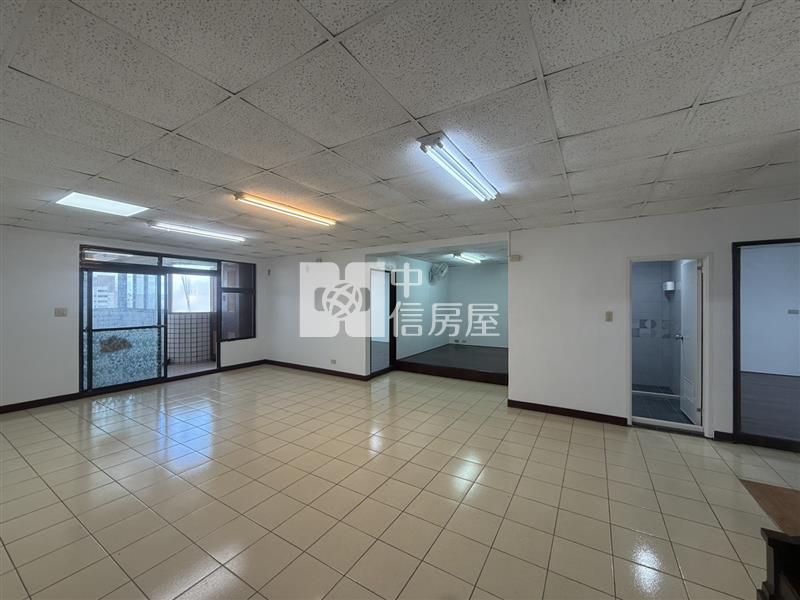 中興大學旁忠孝商圈室內42坪3+1房車位房屋室內格局與周邊環境