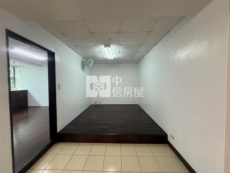 中興大學旁忠孝商圈室內42坪3+1房車位房屋室內格局與周邊環境